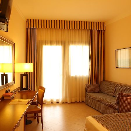 Hotel Resort Lido Degli Aranci วีโบ วาเลนเซีย ภายนอก รูปภาพ