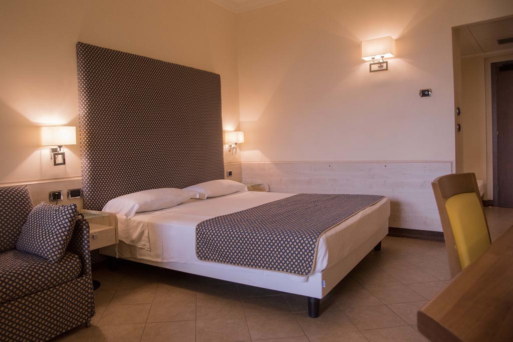 Hotel Resort Lido Degli Aranci วีโบ วาเลนเซีย ภายนอก รูปภาพ